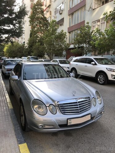 Mercedes E 220-1