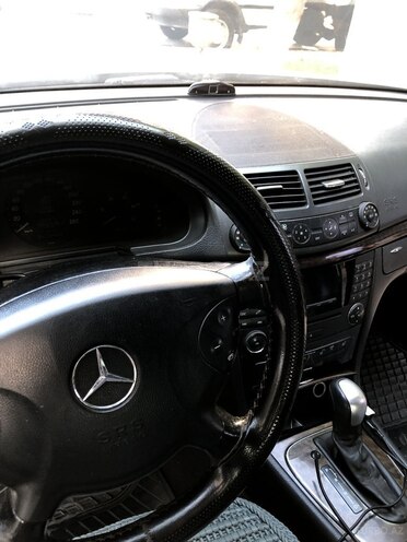 Mercedes E 220-10