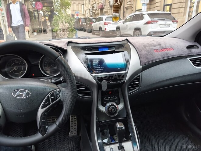 Hyundai Elantra-8