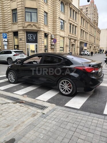 Hyundai Elantra-4