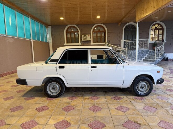 LADA (VAZ) 2107-2