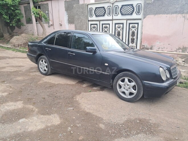 Mercedes E 220-3