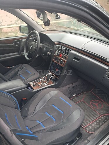 Mercedes E 220-6