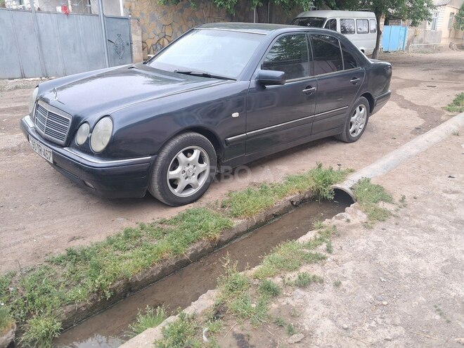 Mercedes E 220-2