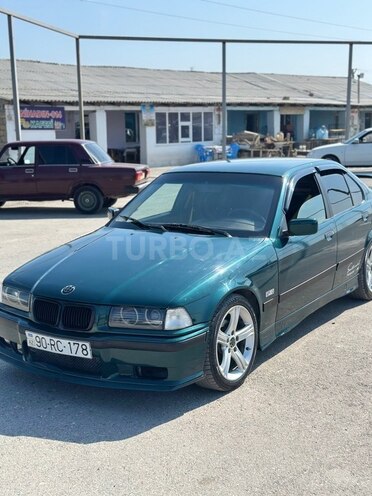 BMW 320-1