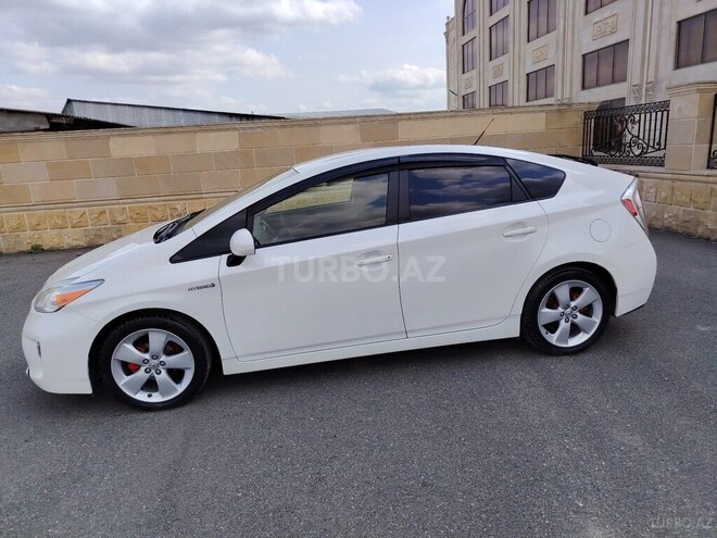 Toyota Prius-5