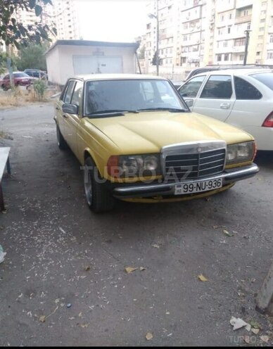Mercedes 200 D-1
