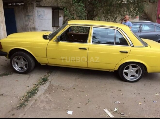 Mercedes 200 D-6