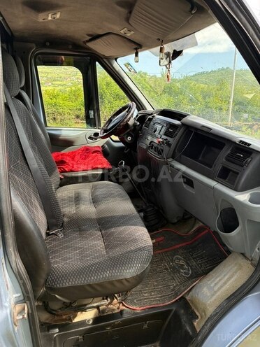 Ford Transit-8