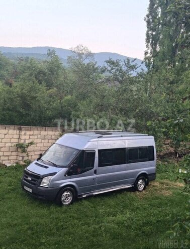 Ford Transit-9