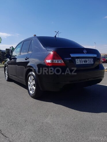 Nissan Tiida-5