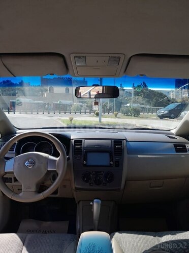 Nissan Tiida-13