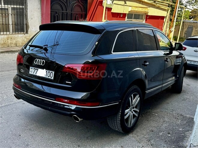Audi Q7-8