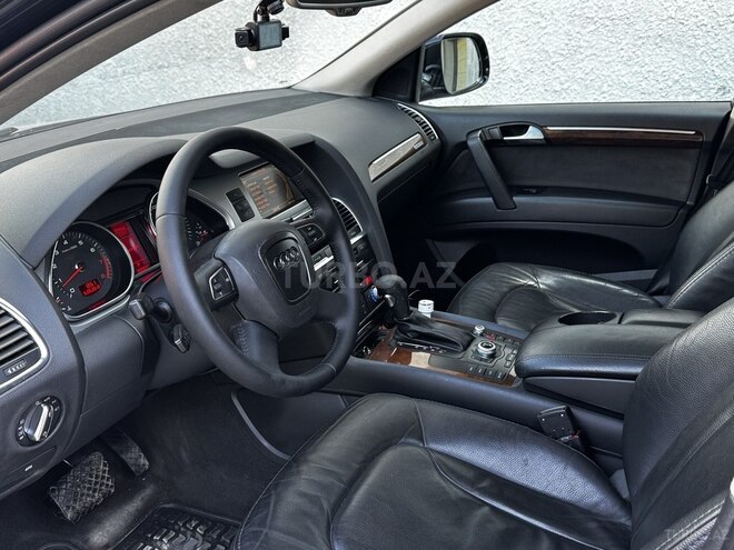 Audi Q7-6