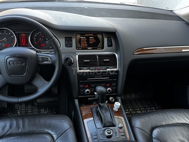 Audi Q7-3