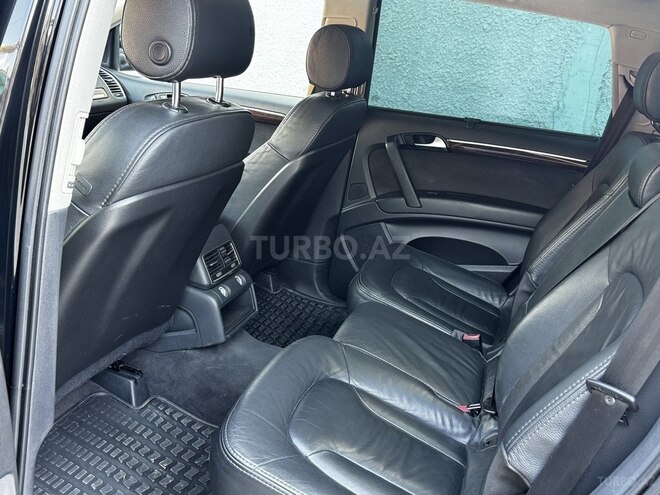 Audi Q7-4