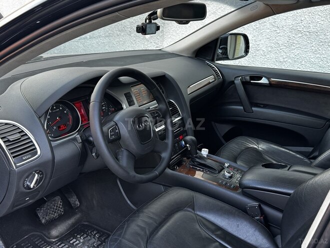Audi Q7-5