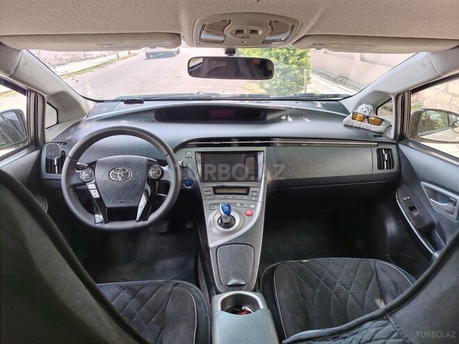 Toyota Prius-11