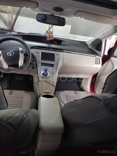 Toyota Prius-5
