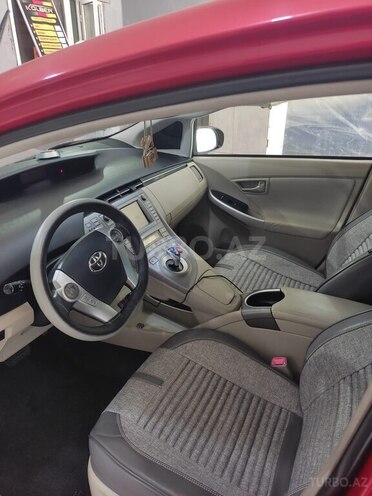 Toyota Prius-8