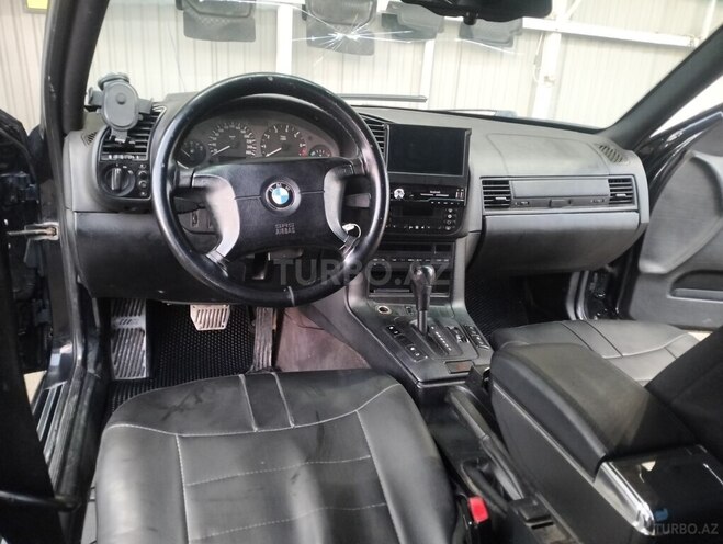 BMW 320-3