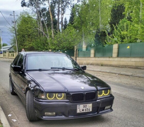 BMW 320-1