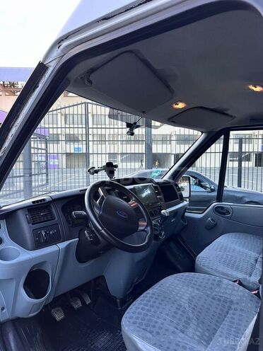 Ford Transit-9