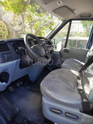 Ford Transit-8