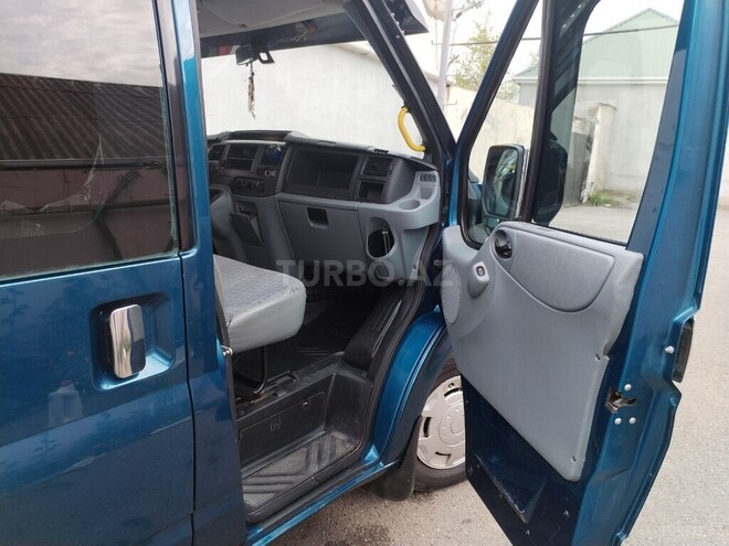 Ford Transit-9