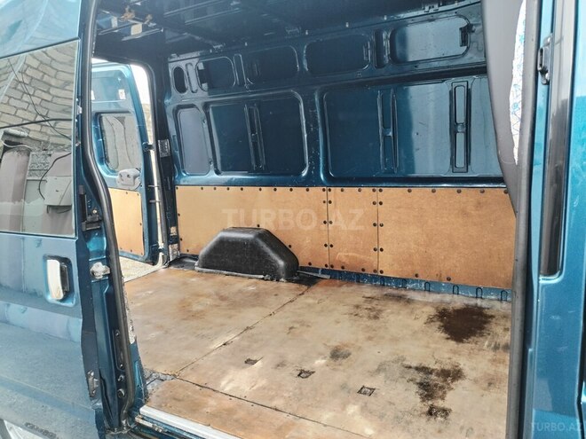 Ford Transit-8