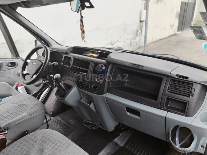 Ford Transit-10