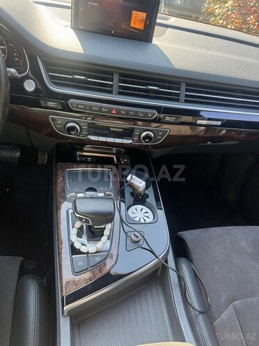 Audi Q7-3