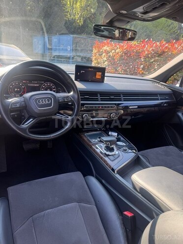 Audi Q7-5