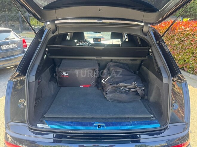 Audi Q7-6