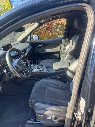 Audi Q7-4
