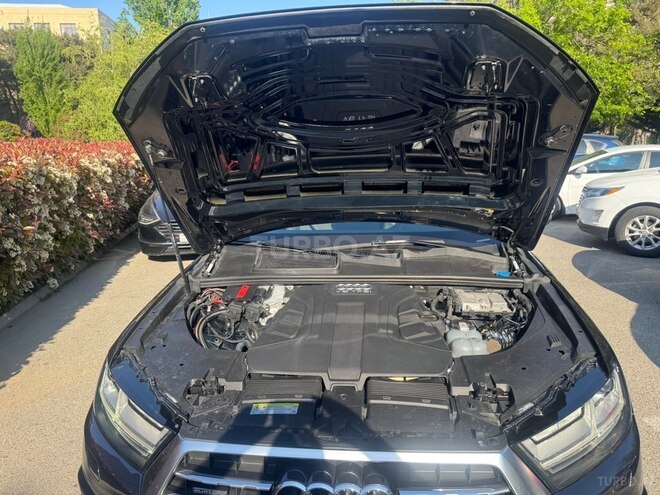 Audi Q7-11