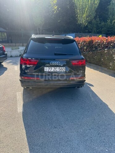 Audi Q7-9