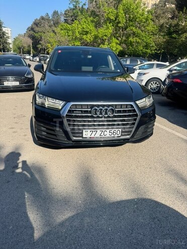 Audi Q7-1