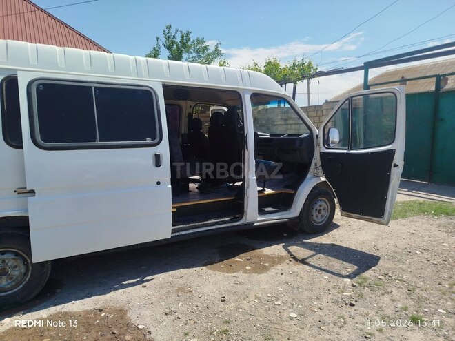 Ford Transit-4
