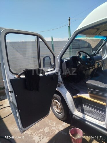Ford Transit-9