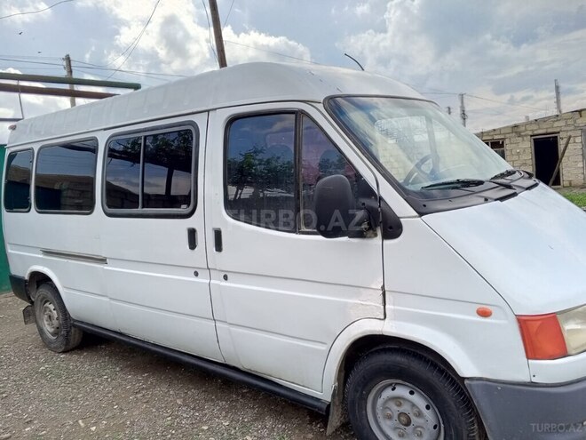 Ford Transit-10