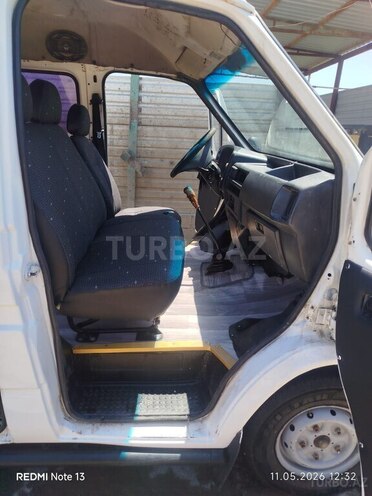Ford Transit-12