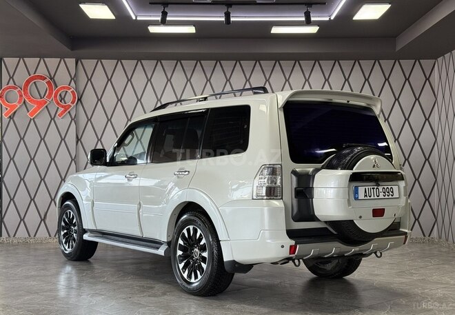 Mitsubishi Pajero-5