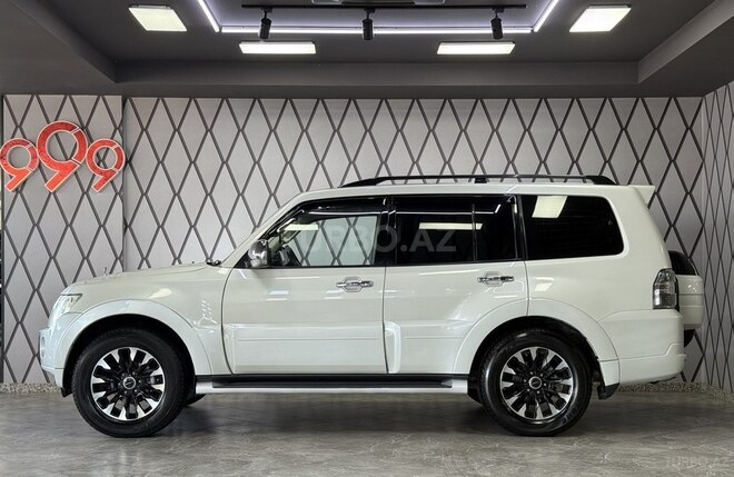 Mitsubishi Pajero-6