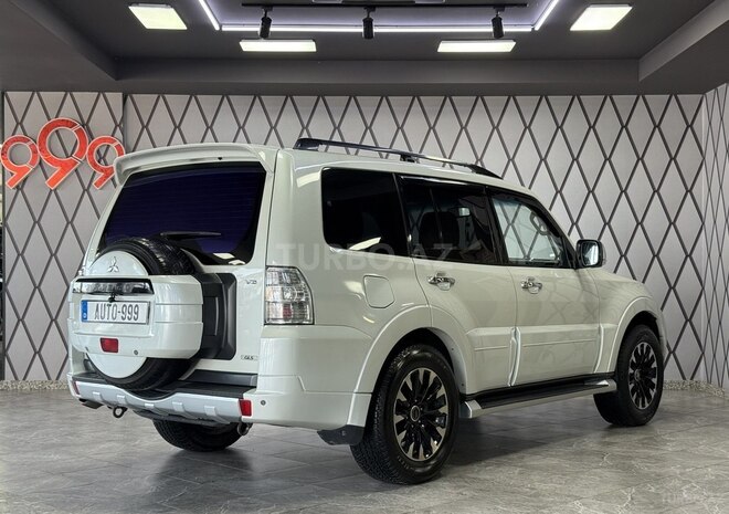 Mitsubishi Pajero-4