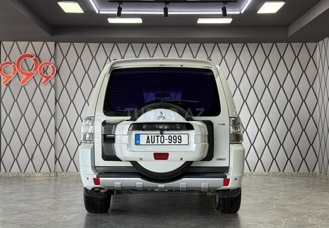 Mitsubishi Pajero-7