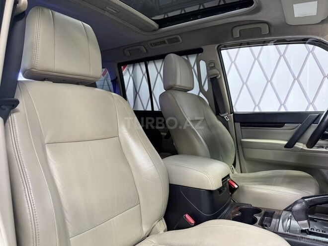 Mitsubishi Pajero-9