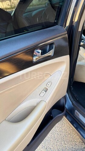 Hyundai Sonata-16