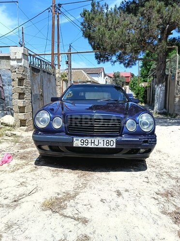 Mercedes E 200-1