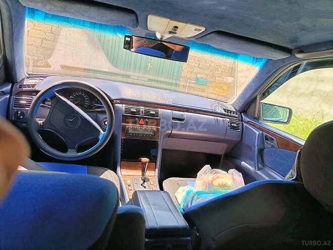 Mercedes E 200-2